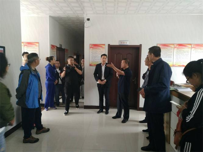 bti体育电商加入市工业扶贫现场聚会